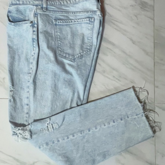 Old Navy Ripped Boyfriend Light-Wash Jeans Pants - Picture 3 of 9